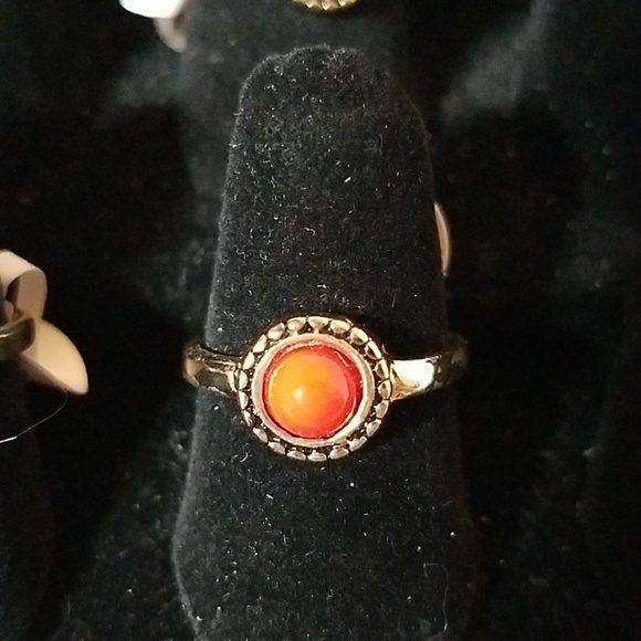 Dainty Stone Round Ring Size 8 -- 4 Choices - Picture 4 of 5